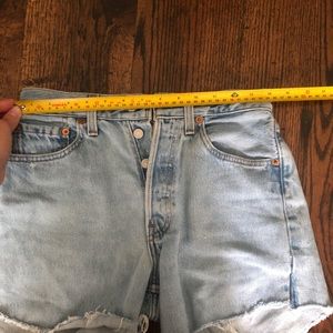 Vintage Levi’s jean shorts size 28